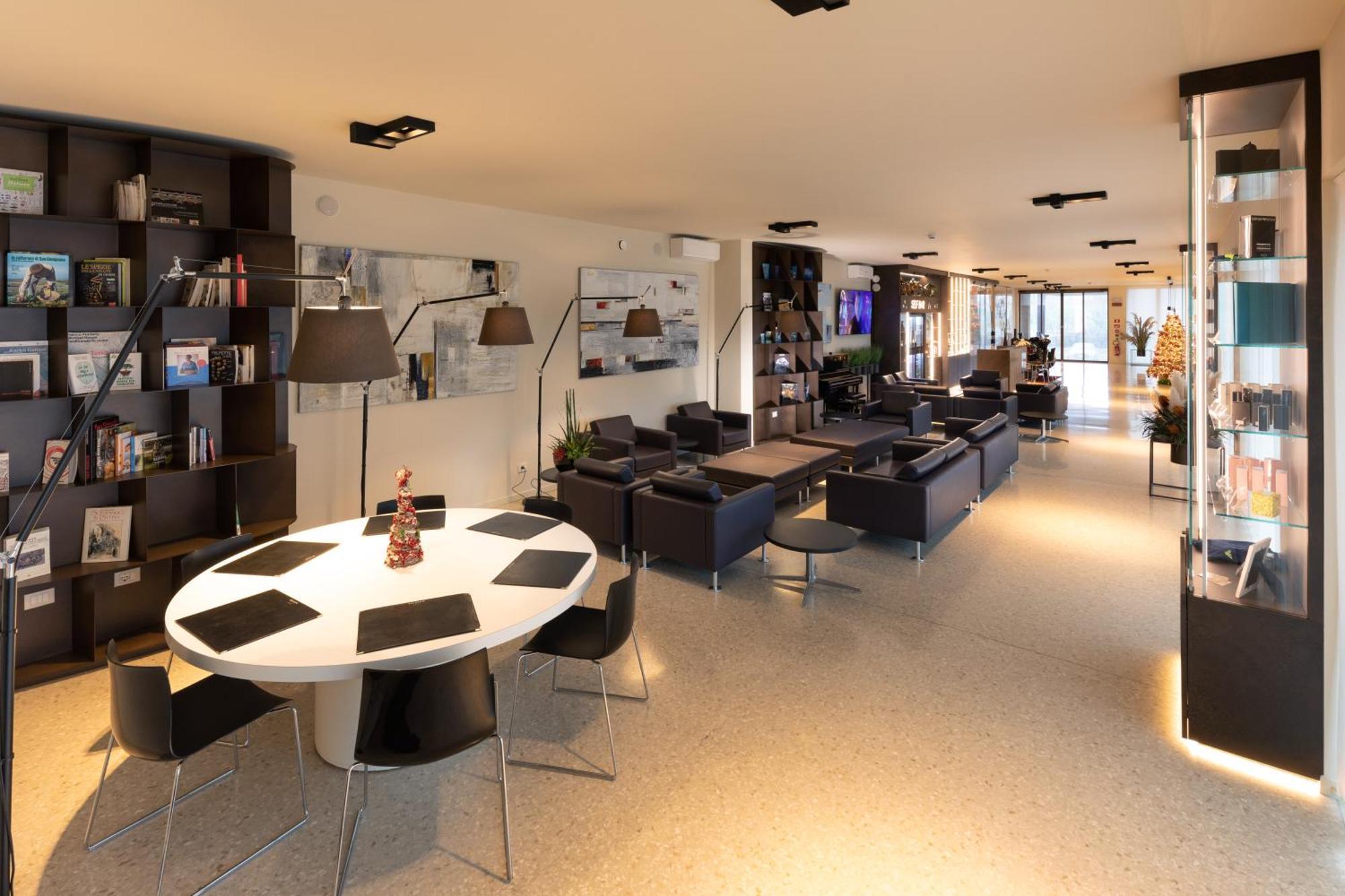 Boiardo Hotel Скандиано Екстериор снимка